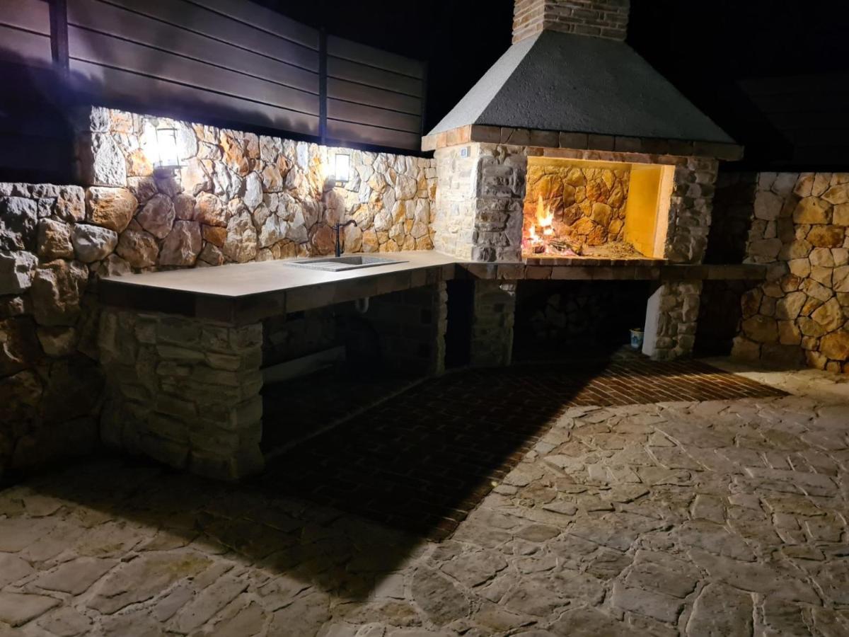 Villa Lulu Kamena Villa S Maslinikom Otok Krk Dobrinj Selo Gostinjac Krk Town Exterior photo