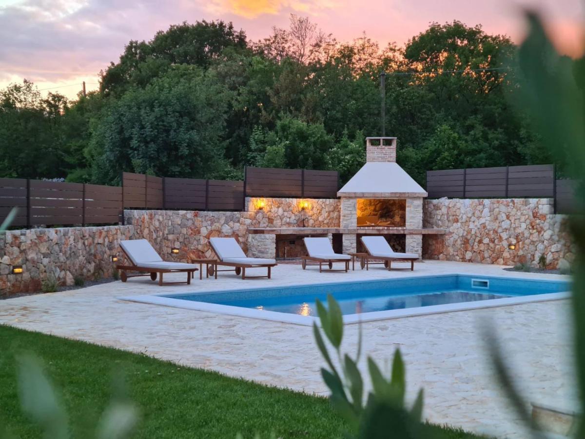 Villa Lulu Kamena Villa S Maslinikom Otok Krk Dobrinj Selo Gostinjac Krk Town Exterior photo