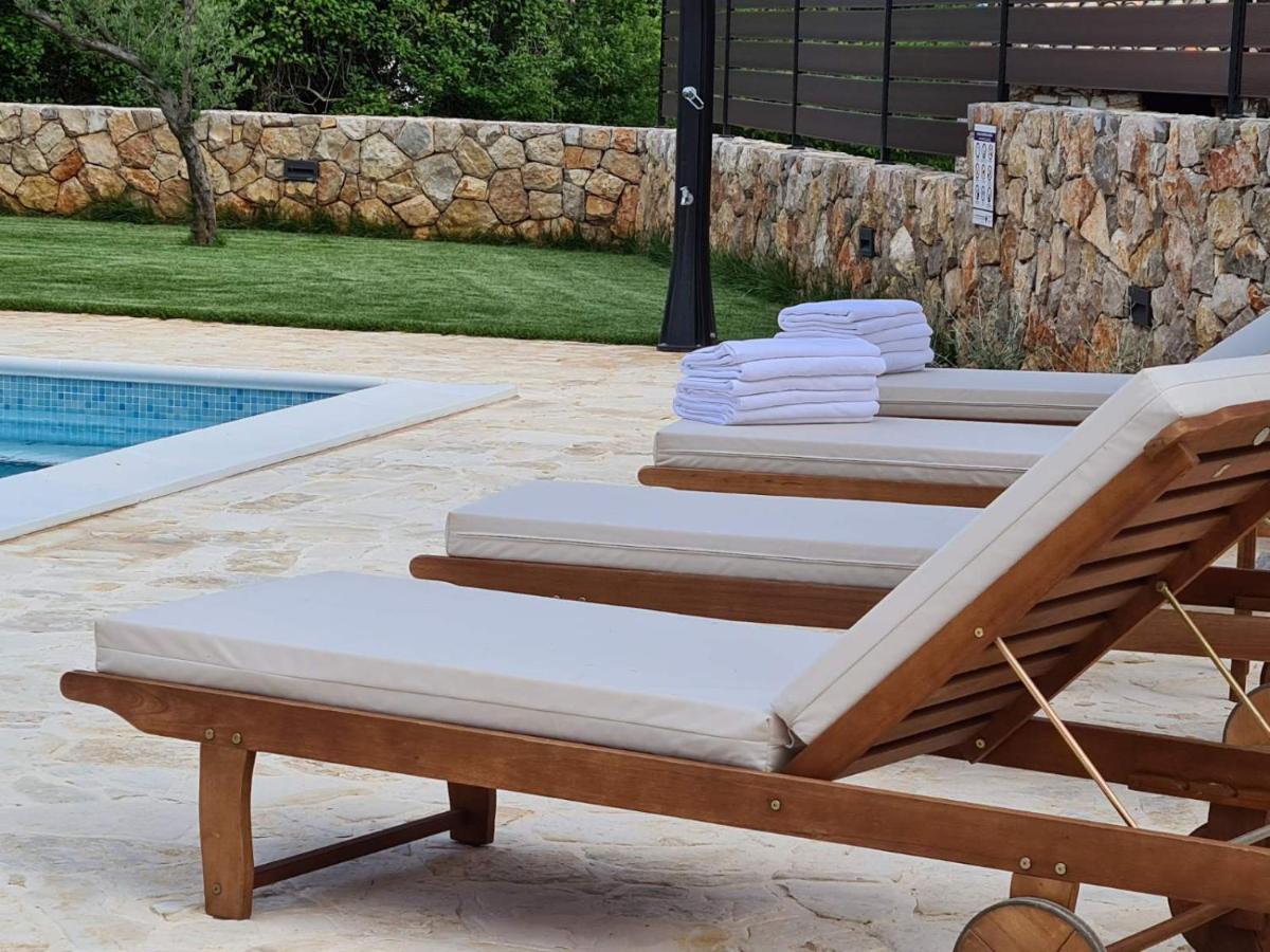 Villa Lulu Kamena Villa S Maslinikom Otok Krk Dobrinj Selo Gostinjac Krk Town Exterior photo