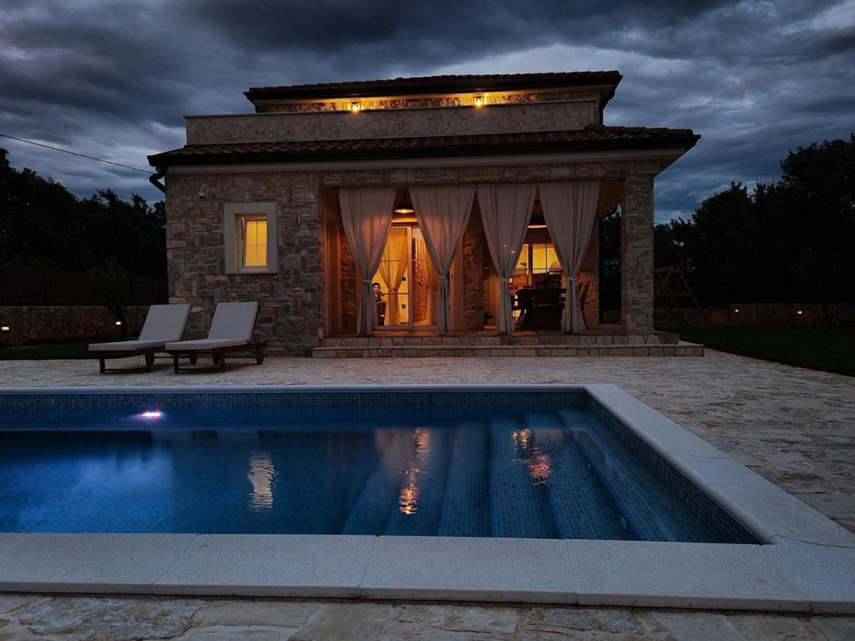 Villa Lulu Kamena Villa S Maslinikom Otok Krk Dobrinj Selo Gostinjac Krk Town Exterior photo